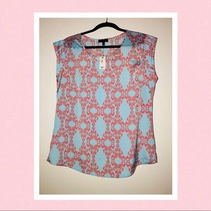 Adorable NWT The Limited short-sleeve blouse